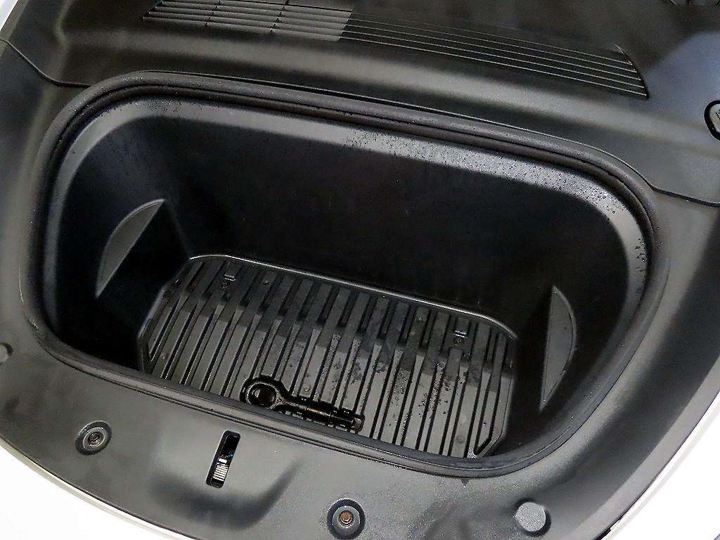 Tesla Model Y — photo 19