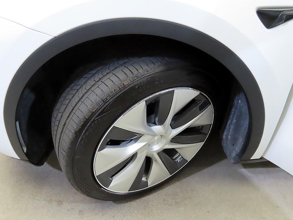 Tesla Model Y — photo 20
