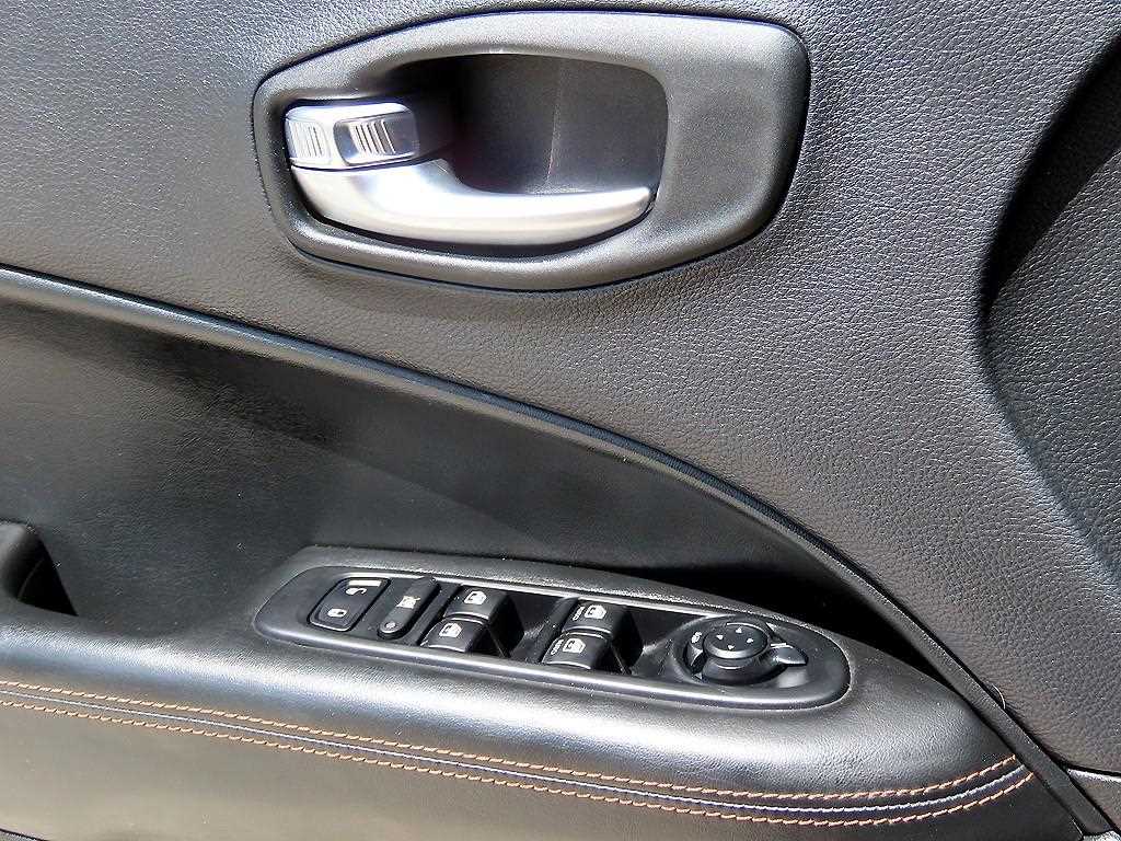 Jeep Compass — photo 11