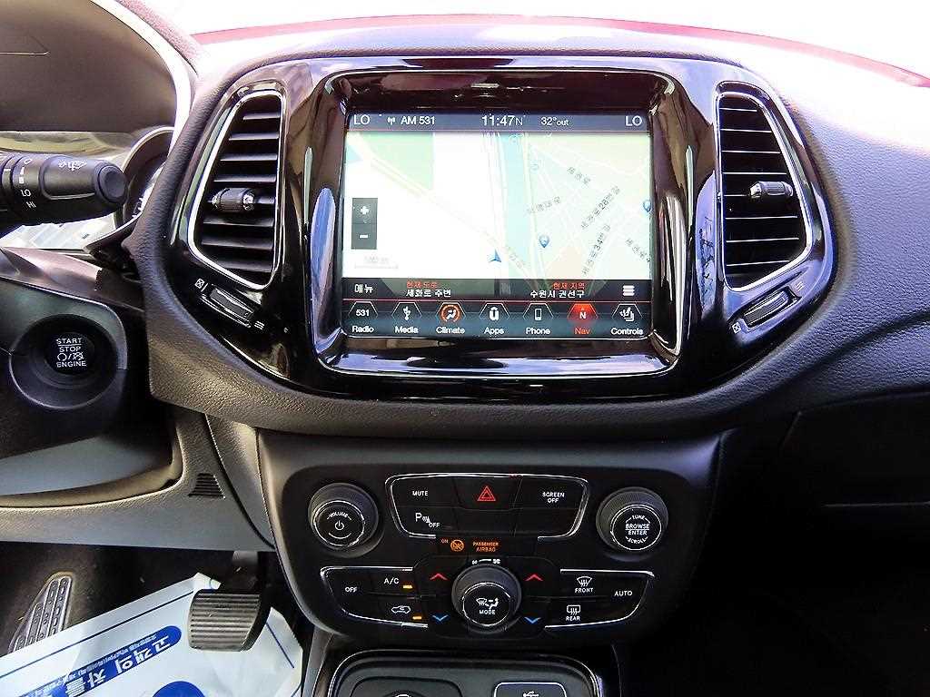 Jeep Compass — photo 13