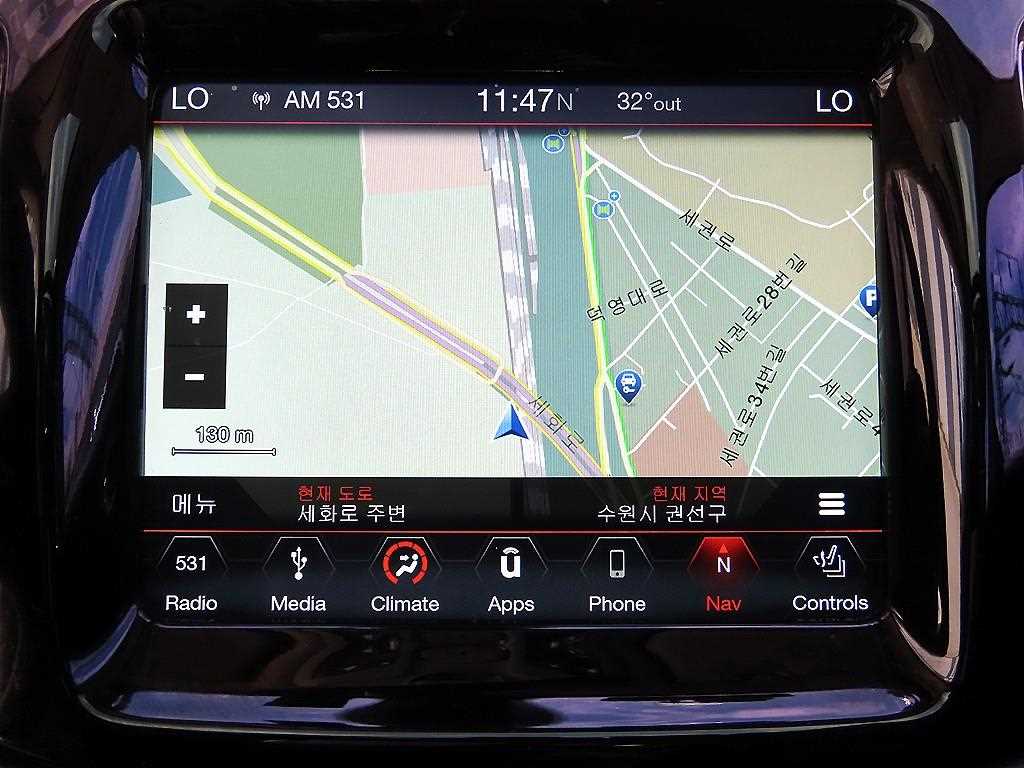 Jeep Compass — photo 14