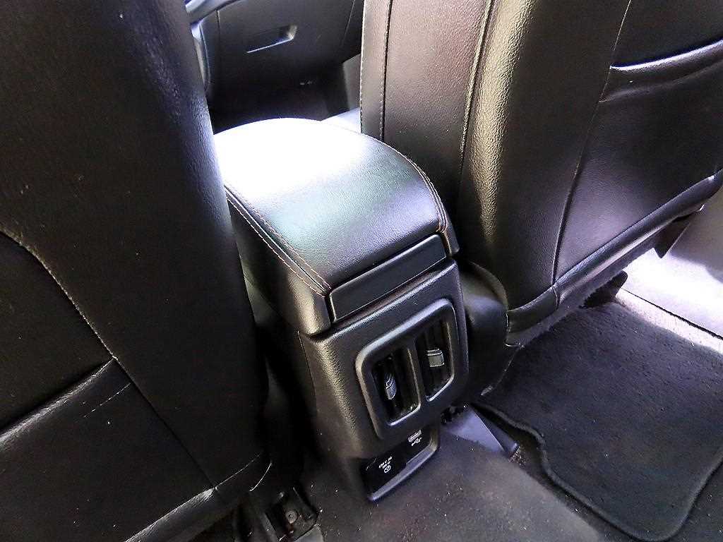 Jeep Compass — photo 17