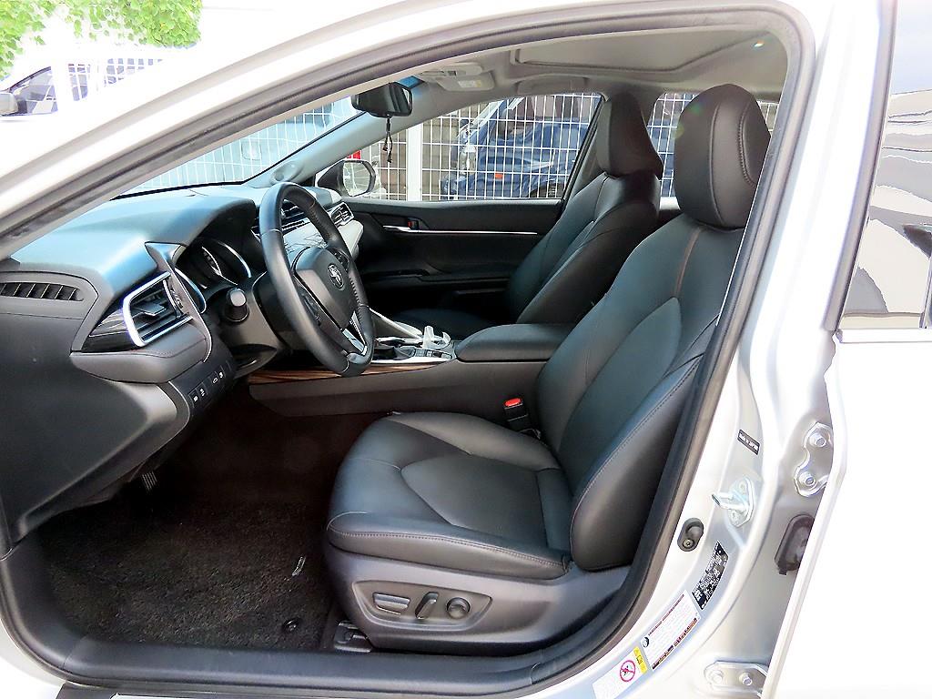 Toyota Camry — photo 05