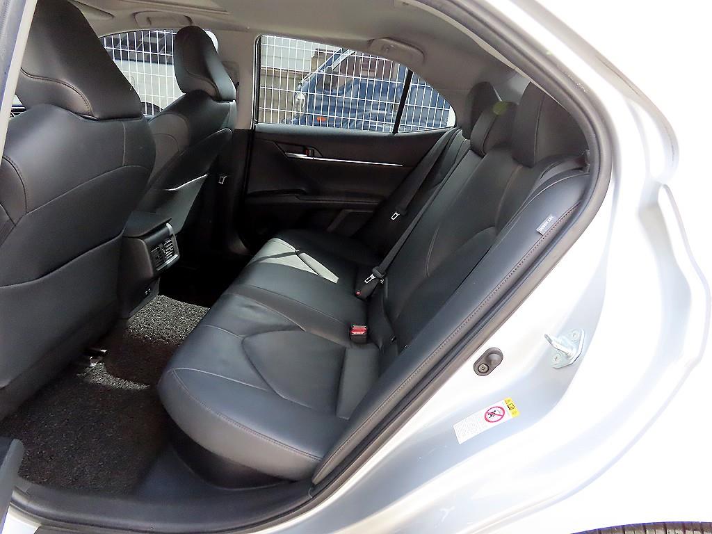 Toyota Camry — photo 06