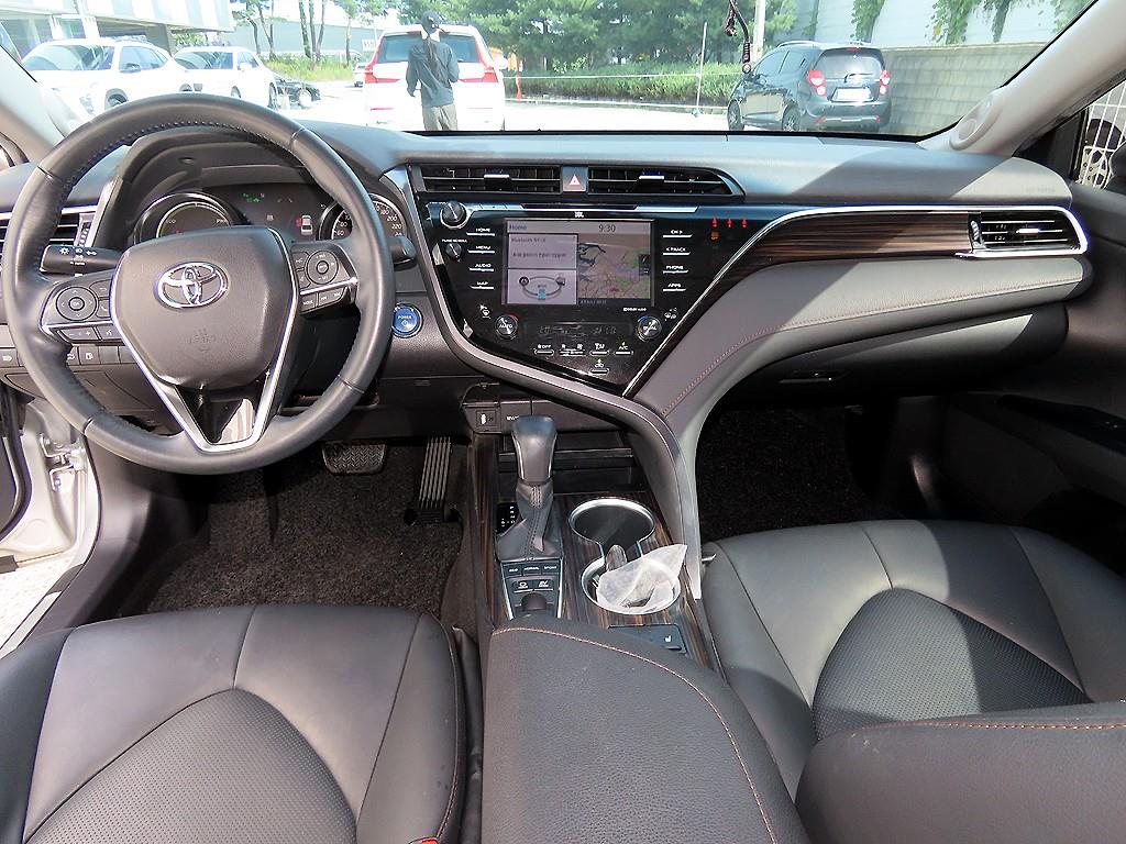 Toyota Camry — photo 07