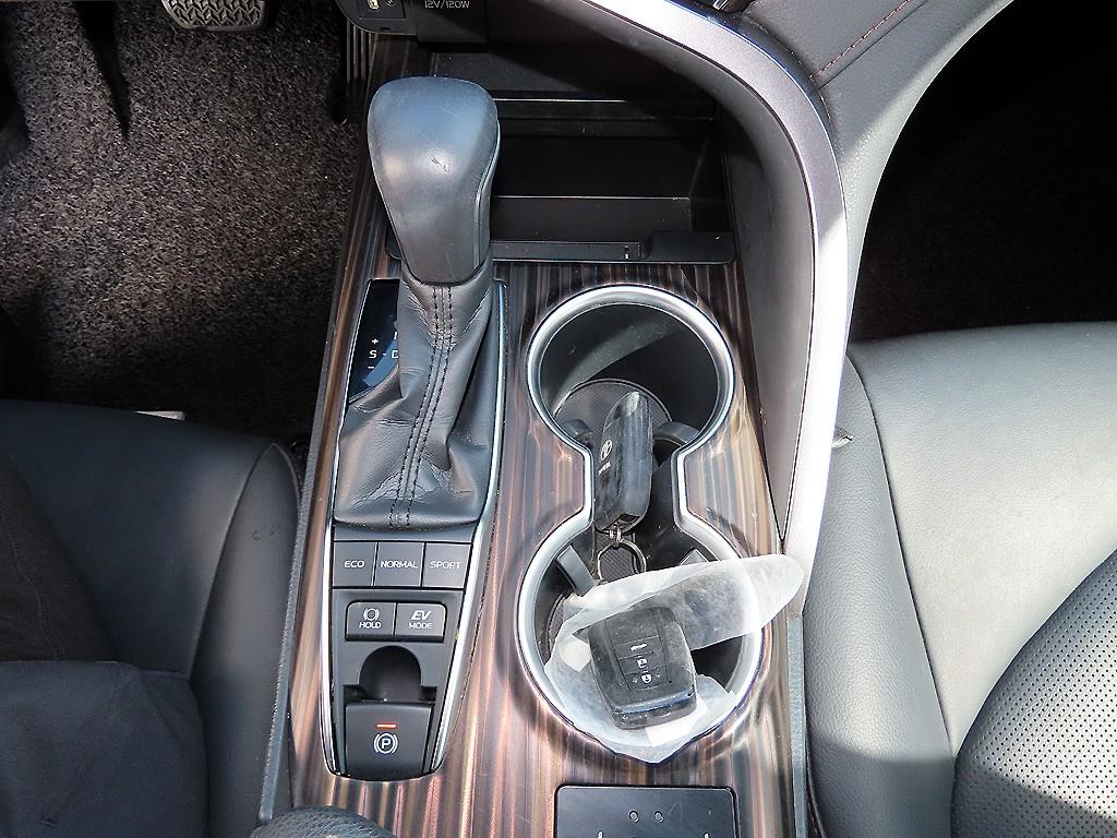 Toyota Camry — photo 10
