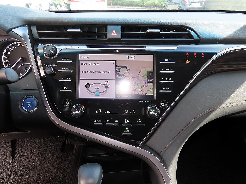 Toyota Camry — photo 13