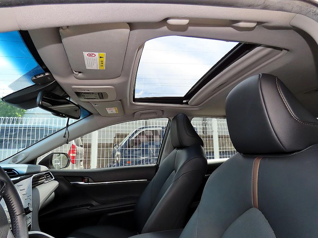 Toyota Camry — photo 18
