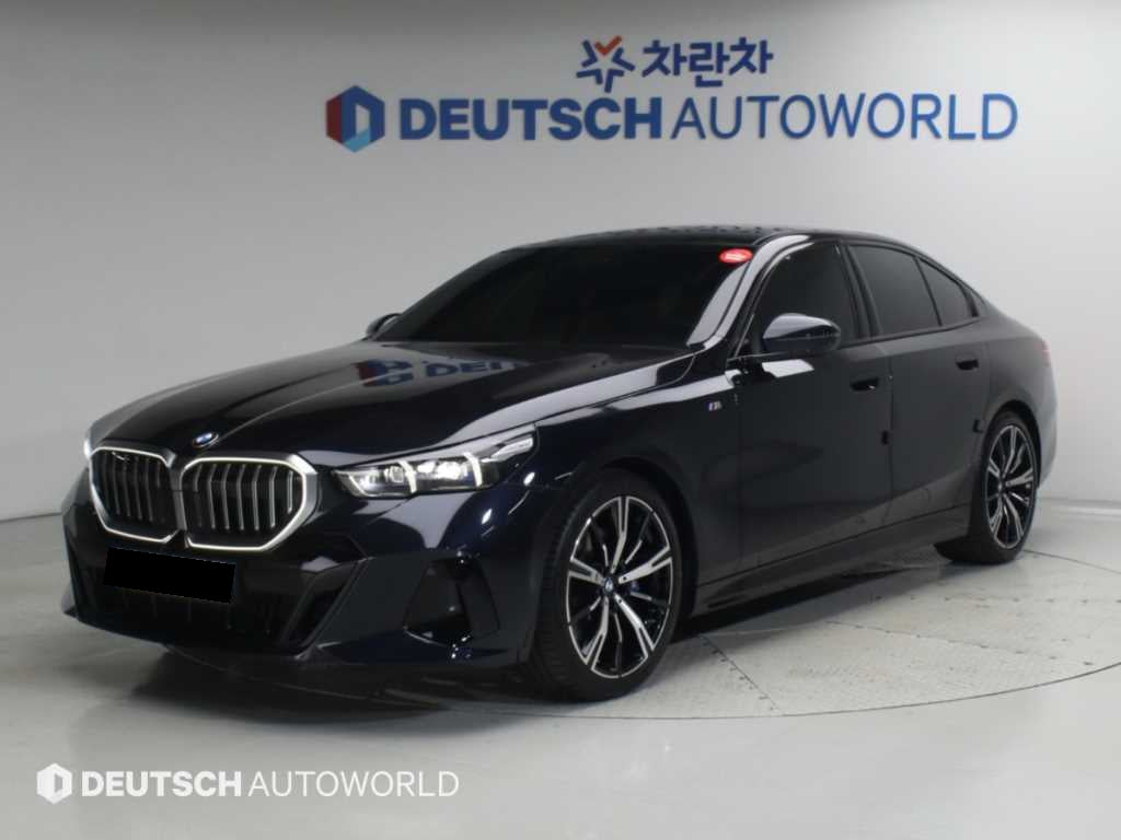 BMW 5-Series — photo 01