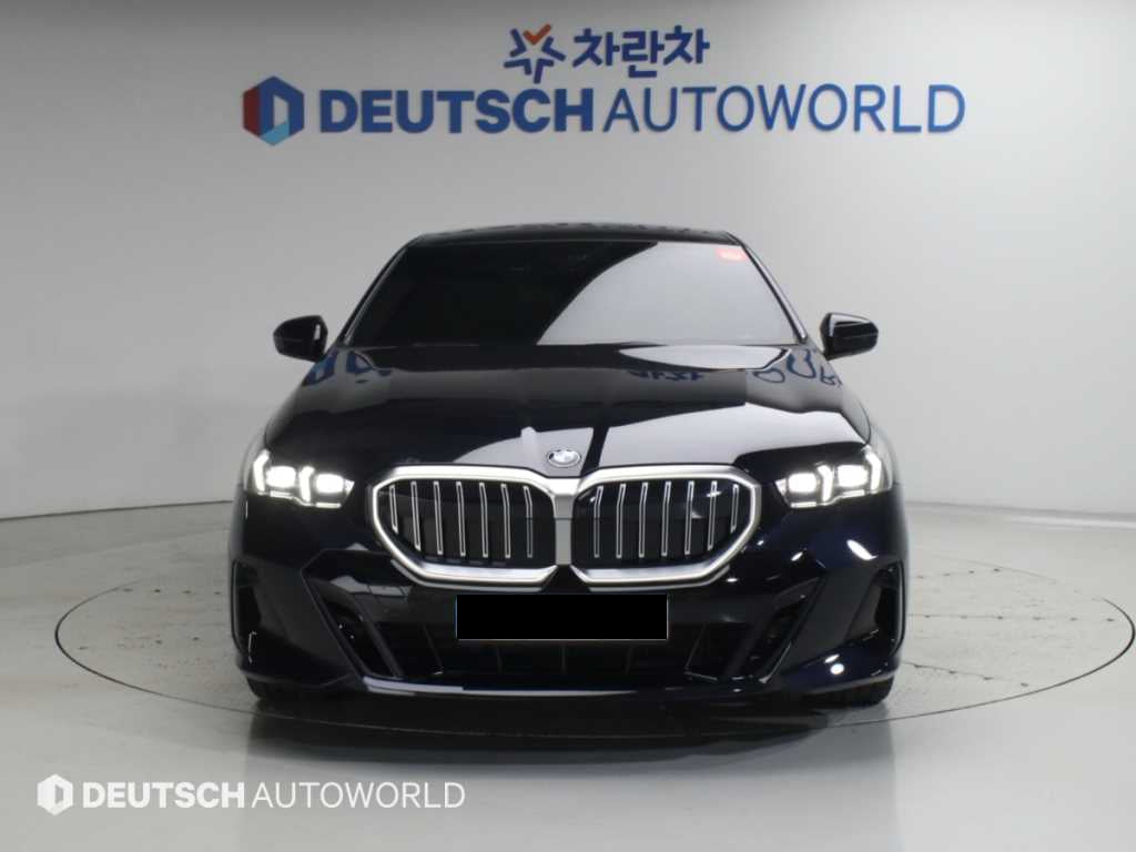 BMW 5-Series — photo 03