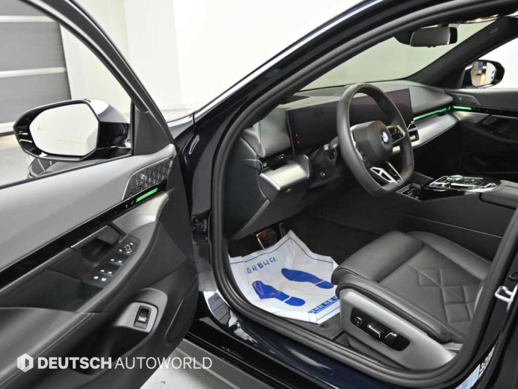 BMW 5-Series — photo 11