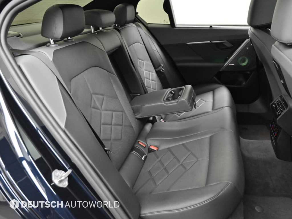 BMW 5-Series — photo 12