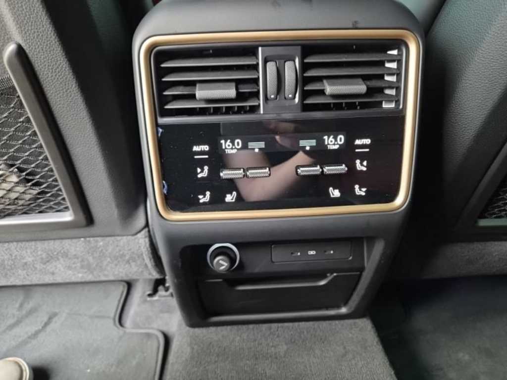 Porsche Cayenne — photo 16