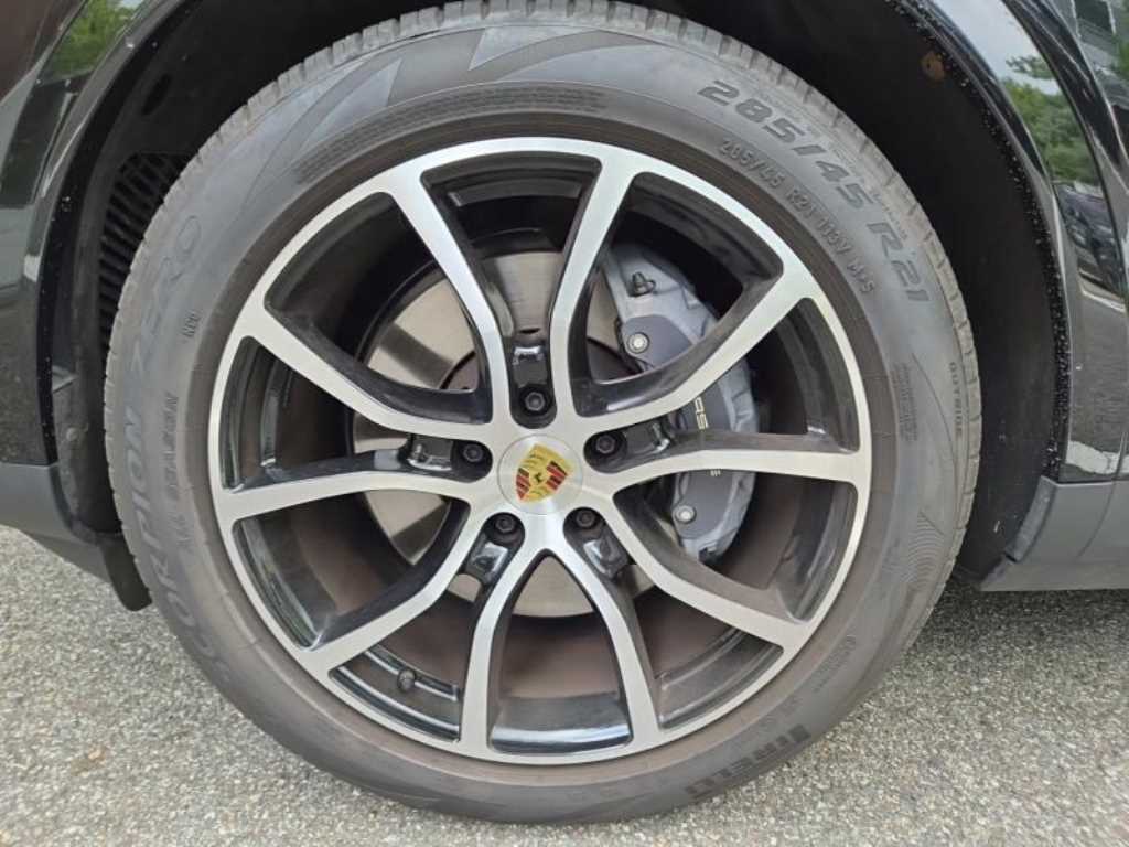 Porsche Cayenne — photo 19