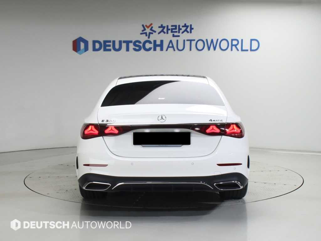 Mercedes-Benz E-Class — photo 04