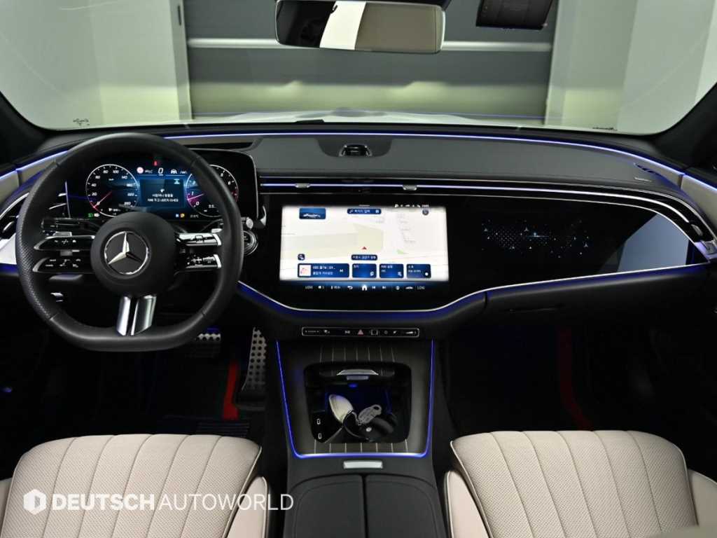 Mercedes-Benz E-Class — photo 07