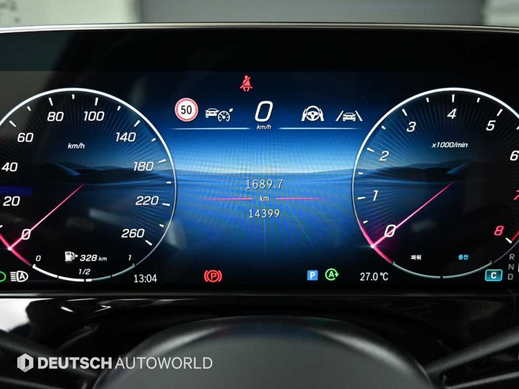 Mercedes-Benz E-Class — photo 08