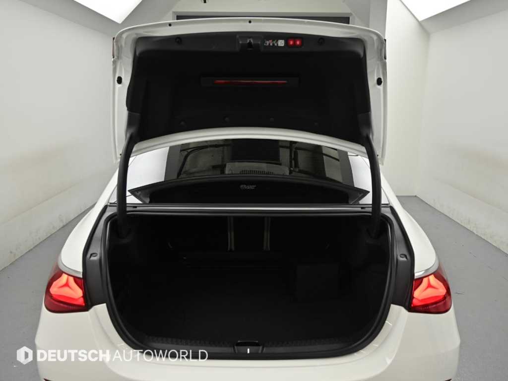 Mercedes-Benz E-Class — photo 19
