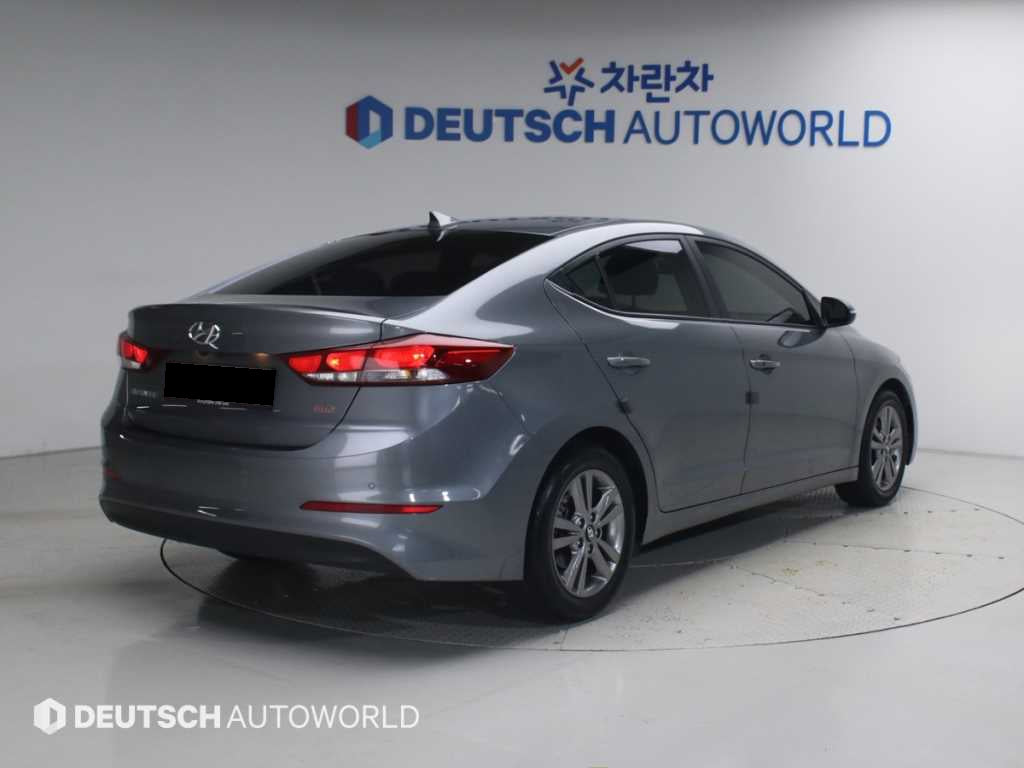 Hyundai Avante — photo 02