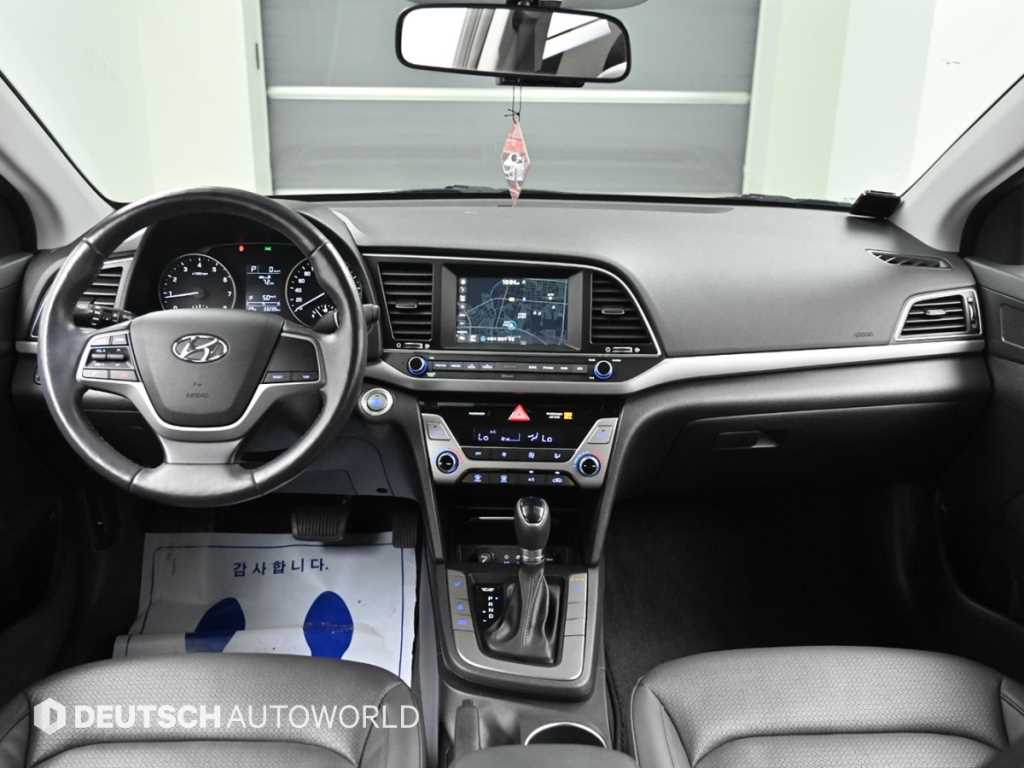 Hyundai Avante — photo 07