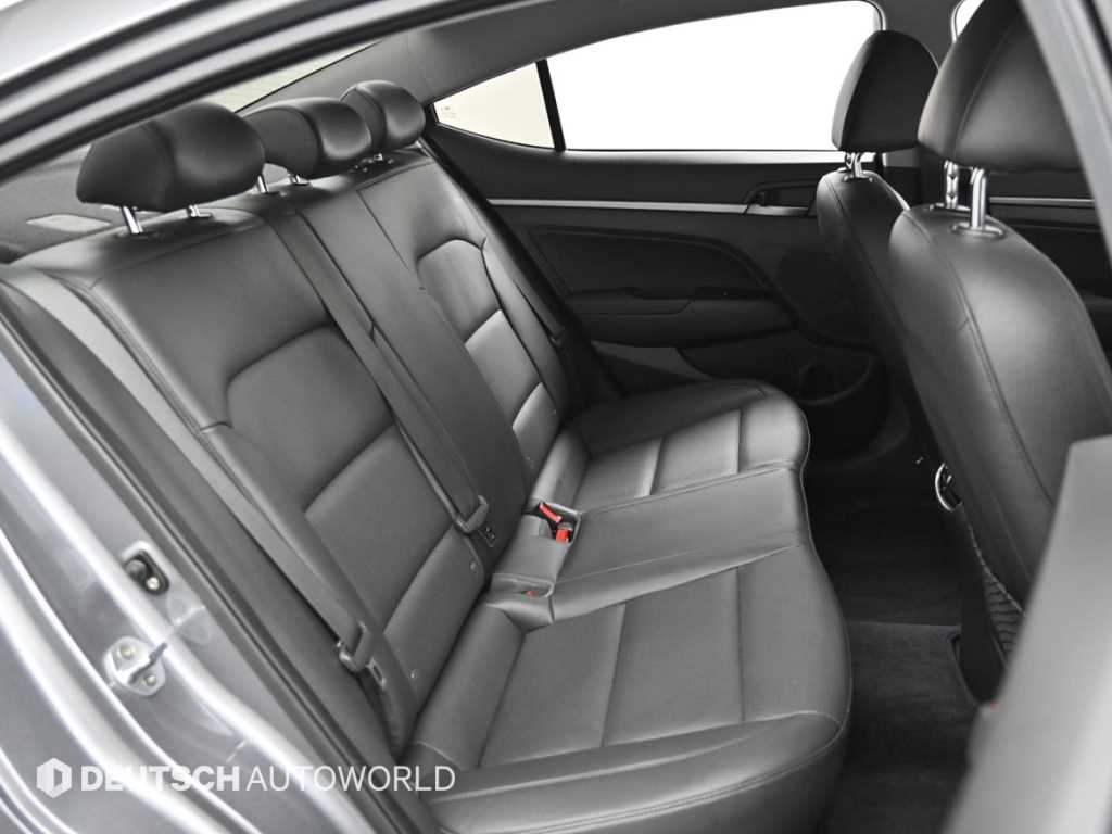 Hyundai Avante — photo 12