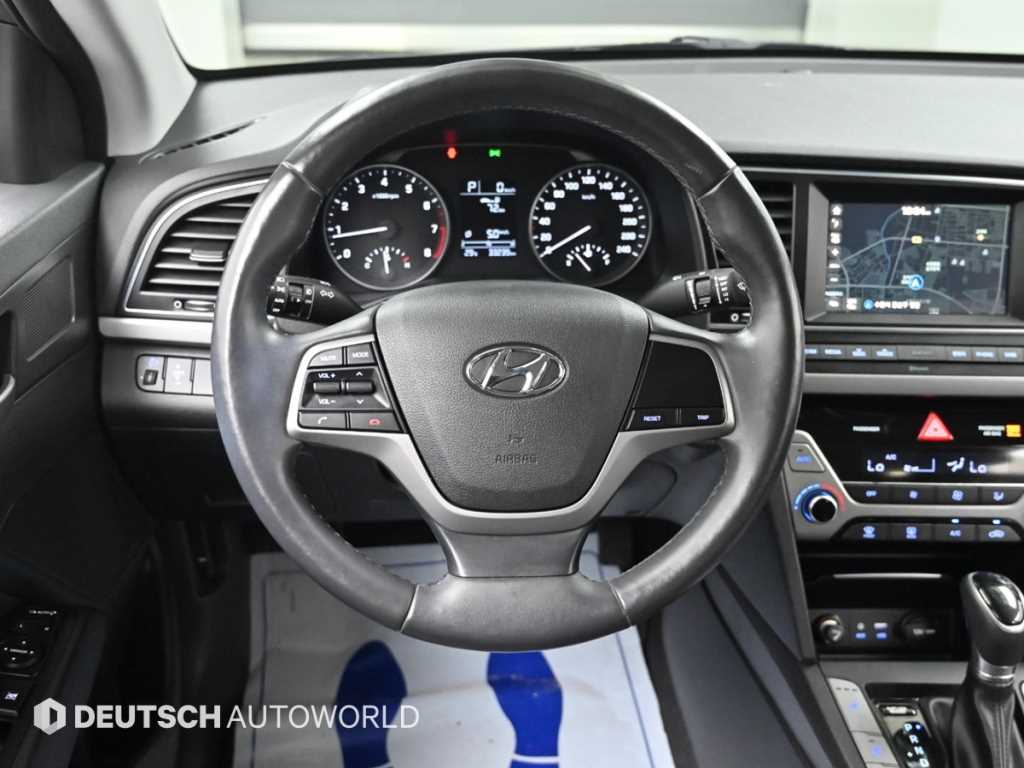Hyundai Avante — photo 13