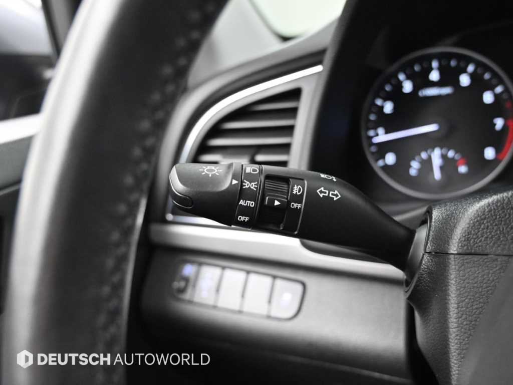 Hyundai Avante — photo 16