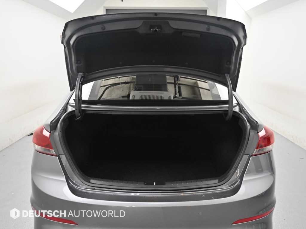 Hyundai Avante — photo 19