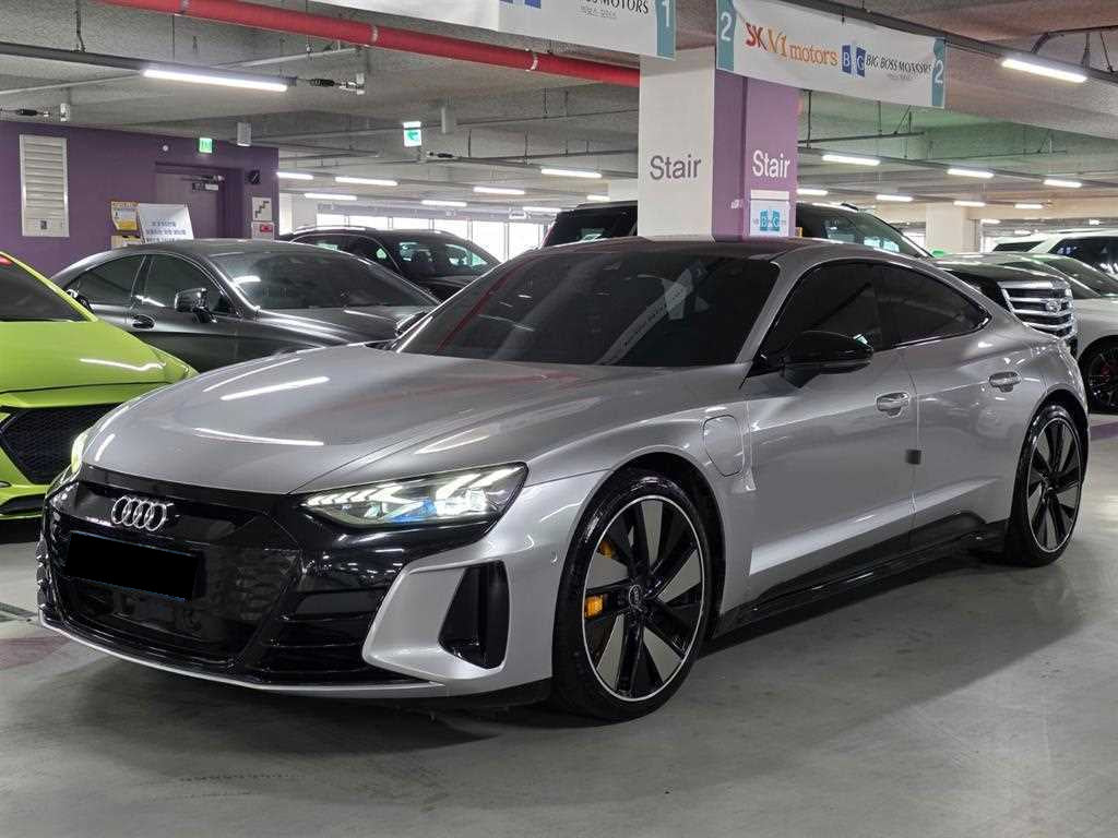 Audi e-tron GT — photo 01