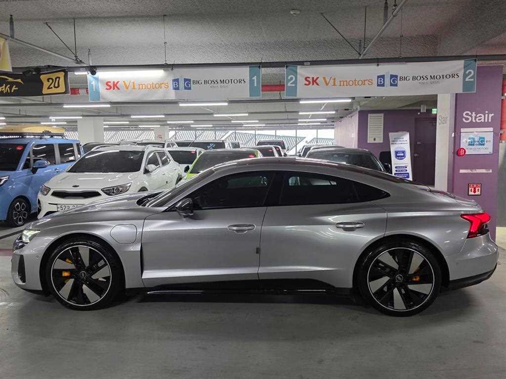 Audi e-tron GT — photo 03