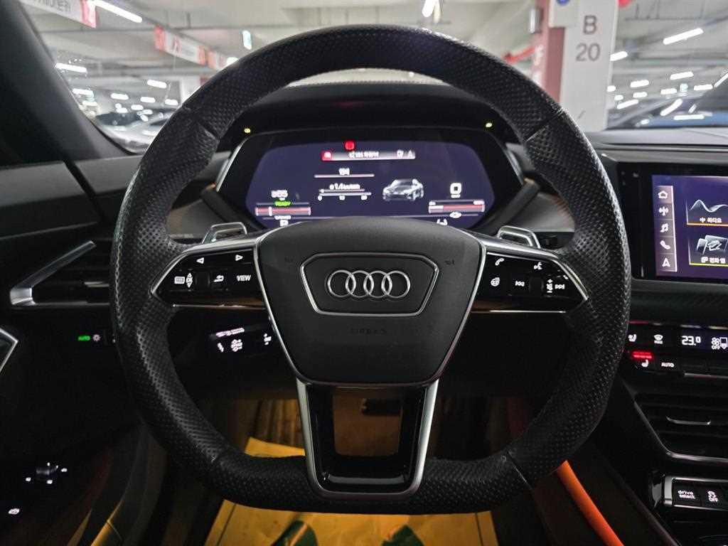 Audi e-tron GT — photo 07