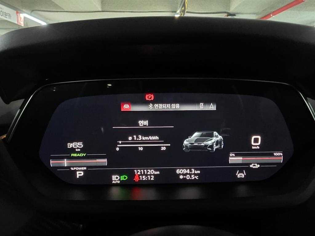 Audi e-tron GT — photo 08