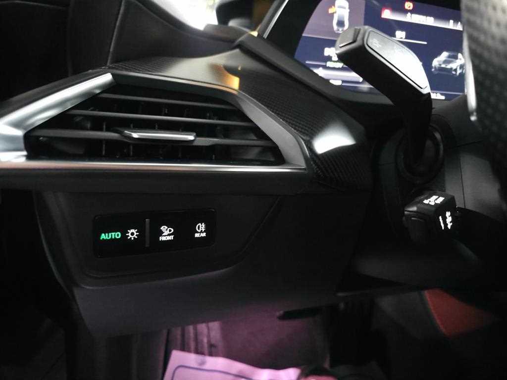 Audi e-tron GT — photo 17