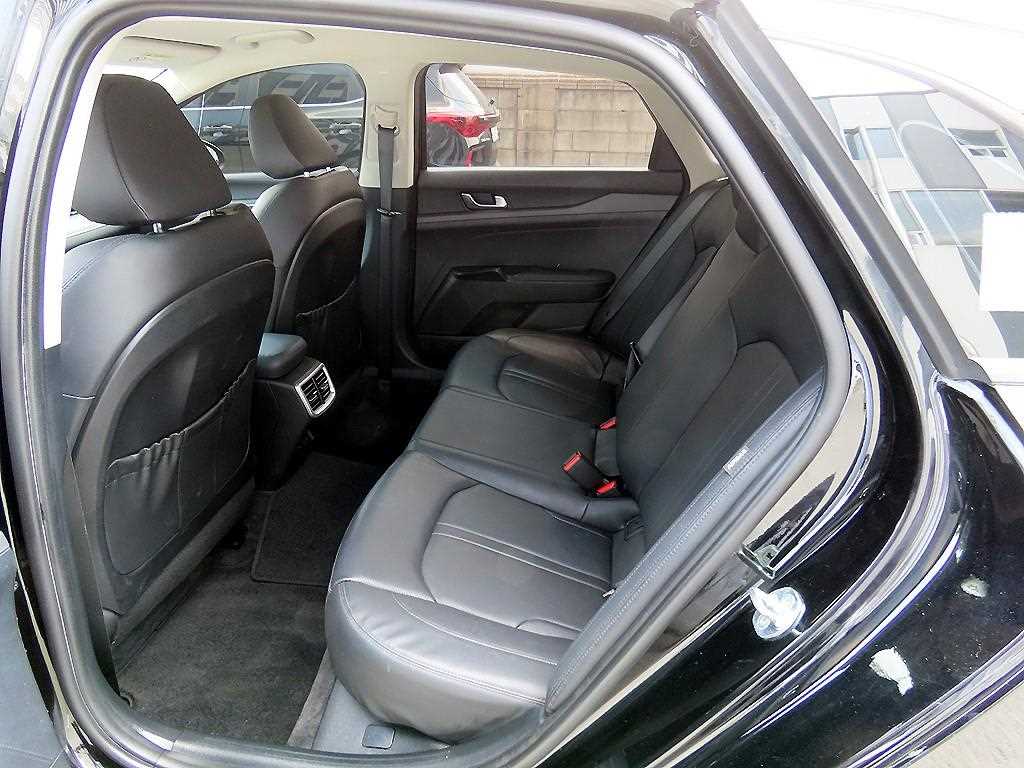 Kia K5 — photo 06
