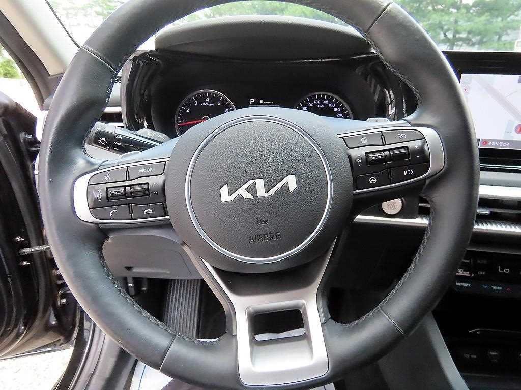 Kia K5 — photo 08