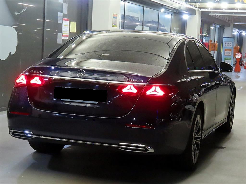 Mercedes-Benz E-Class — photo 04