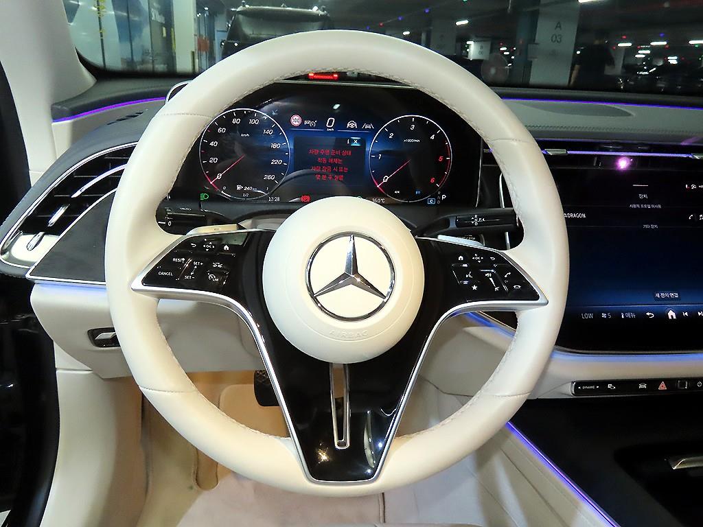 Mercedes-Benz E-Class — photo 08