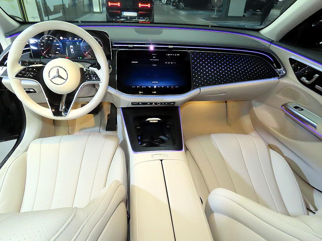 Mercedes-Benz E-Class — photo 10