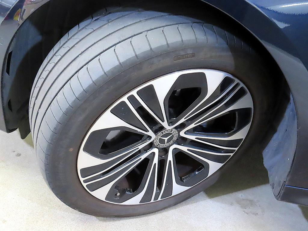 Mercedes-Benz E-Class — photo 20