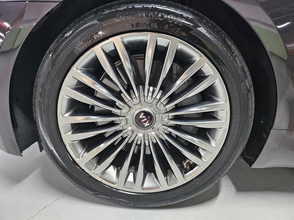 Kia K9 — photo 19