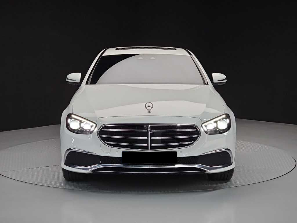 Mercedes-Benz E-Class — photo 02