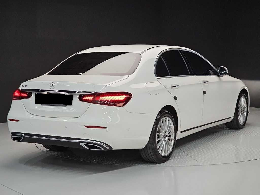 Mercedes-Benz E-Class — photo 04