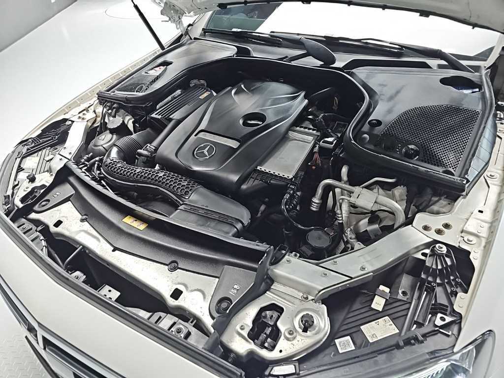 Mercedes-Benz E-Class — photo 05