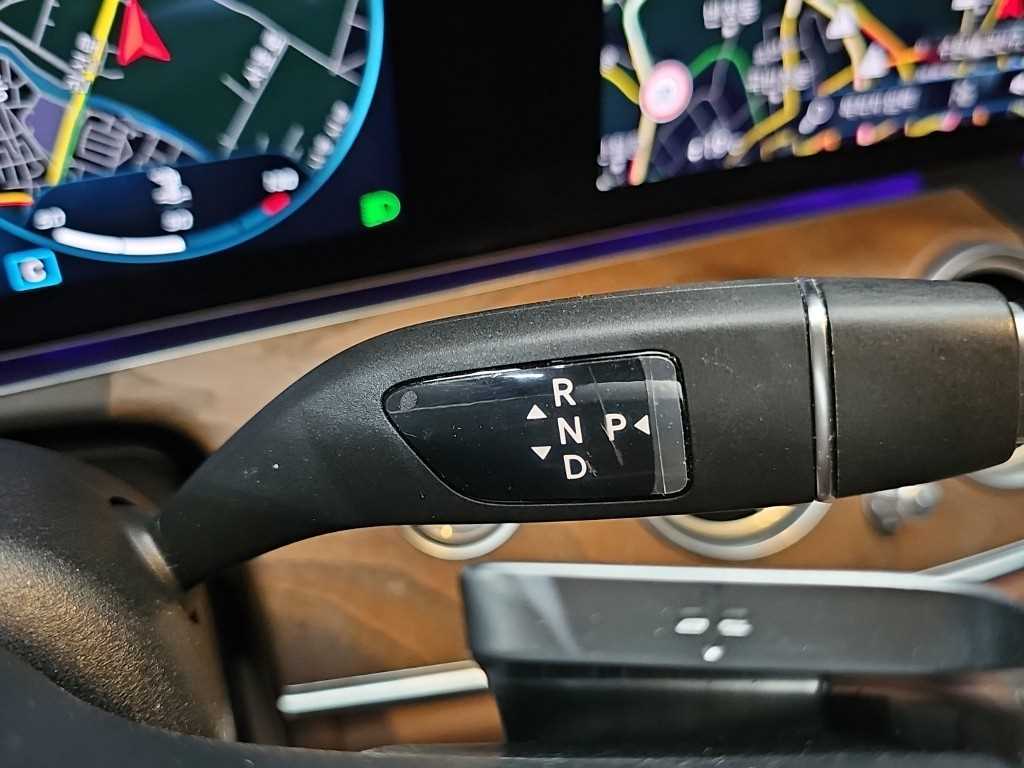 Mercedes-Benz E-Class — photo 08