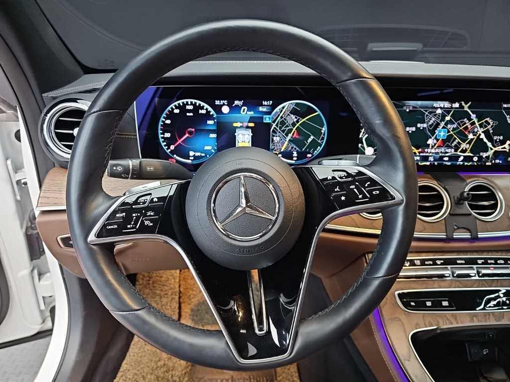 Mercedes-Benz E-Class — photo 09