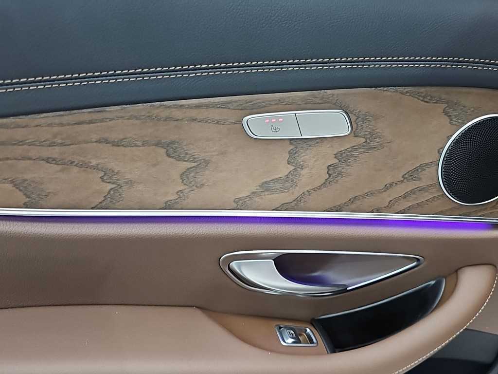 Mercedes-Benz E-Class — photo 13