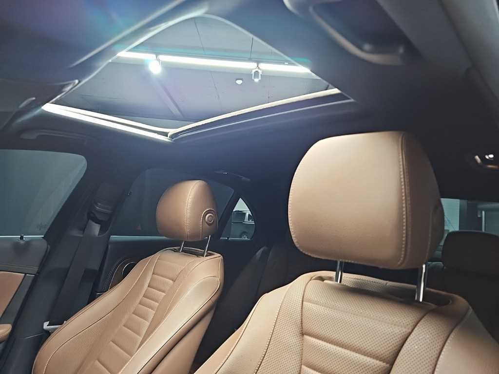 Mercedes-Benz E-Class — photo 14