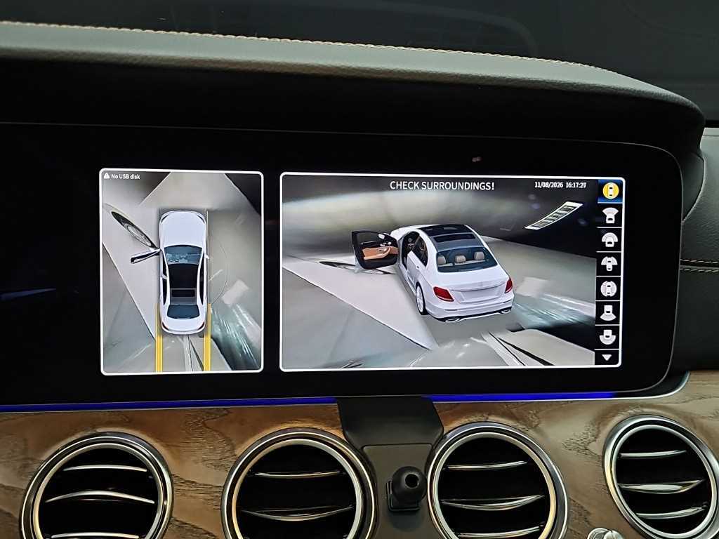 Mercedes-Benz E-Class — photo 16