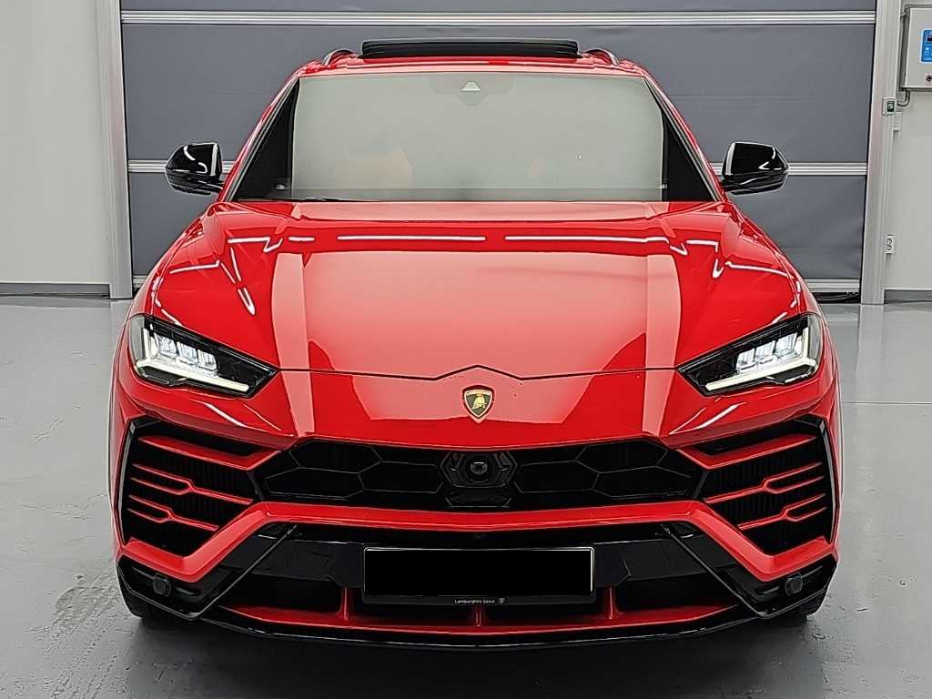 Lamborghini Urus — photo 02