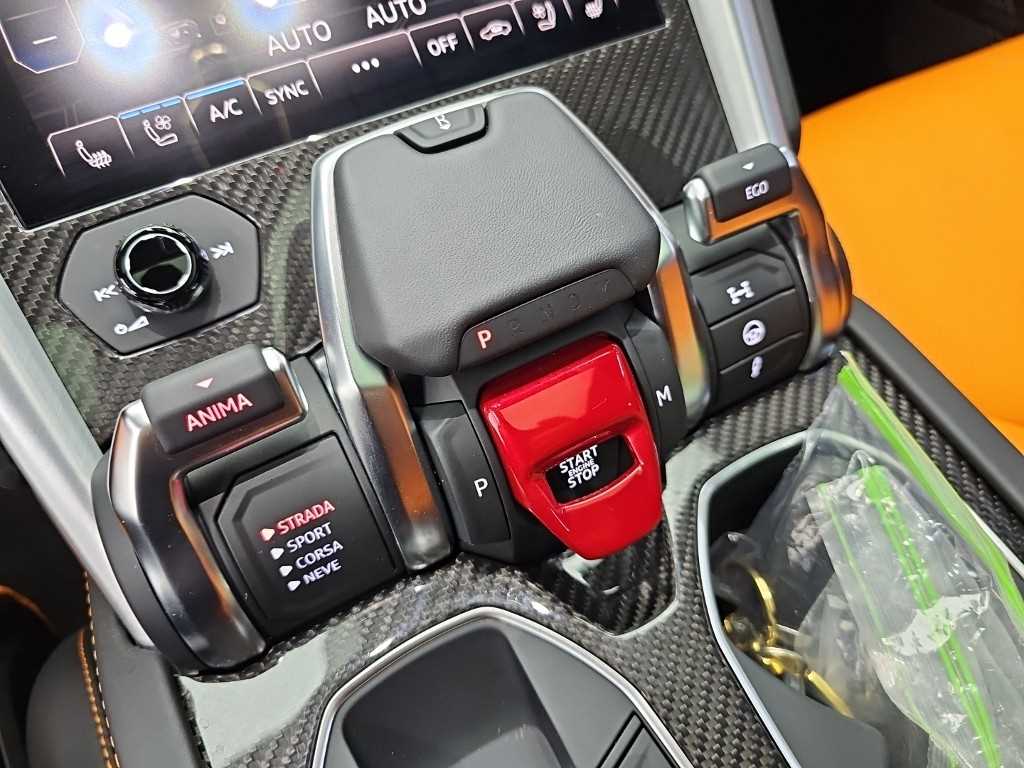 Lamborghini Urus — photo 08